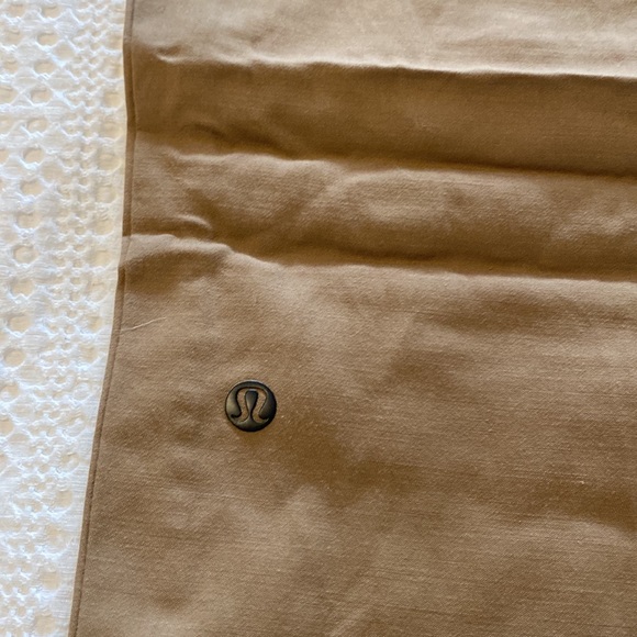 Lululemon khakis - Picture 4 of 4